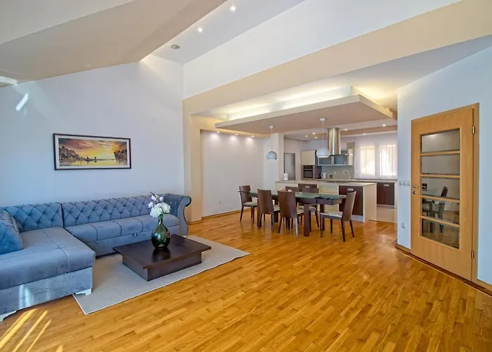 Stross Apartments & Rooms