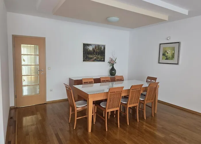 Stross Apartments & Rooms